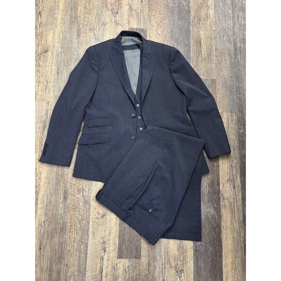 Danieli Italy Men's 3 Piece Wool Suit - Picture 1 of 13